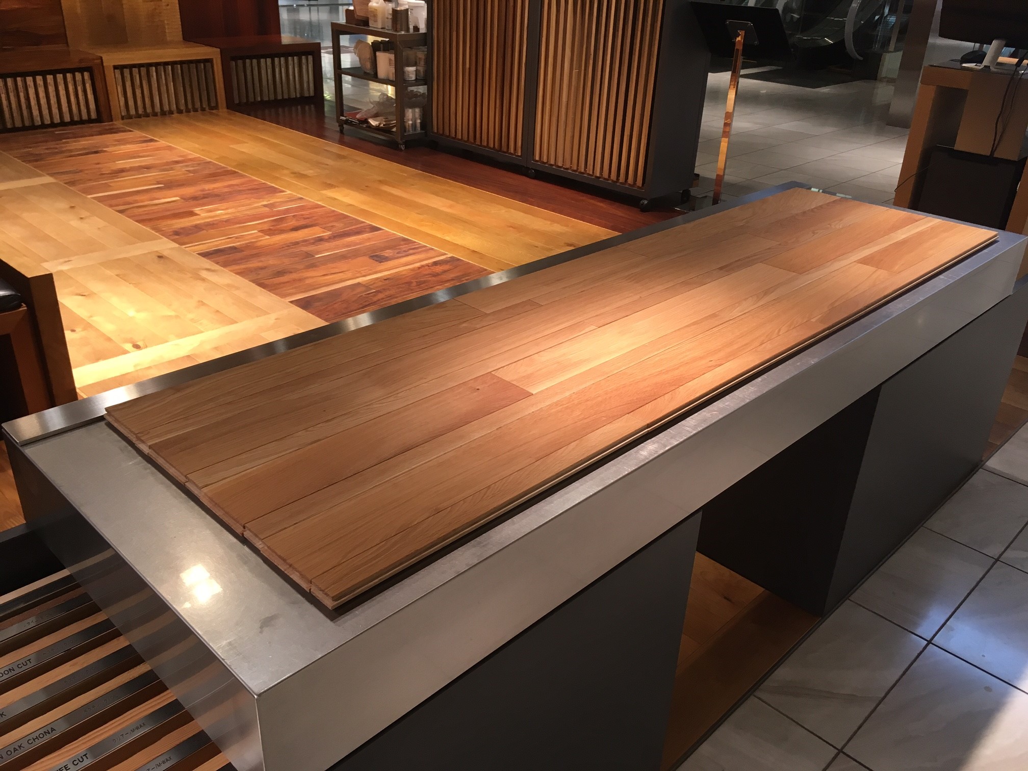 東京ショールーム店頭展示01"