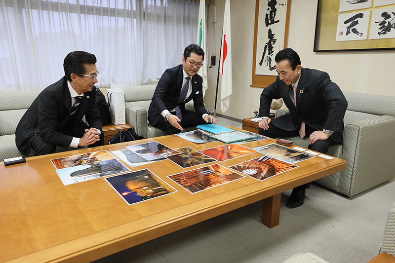 静岡県浜松市の鈴木康友市長を表敬訪問 訪問風景1